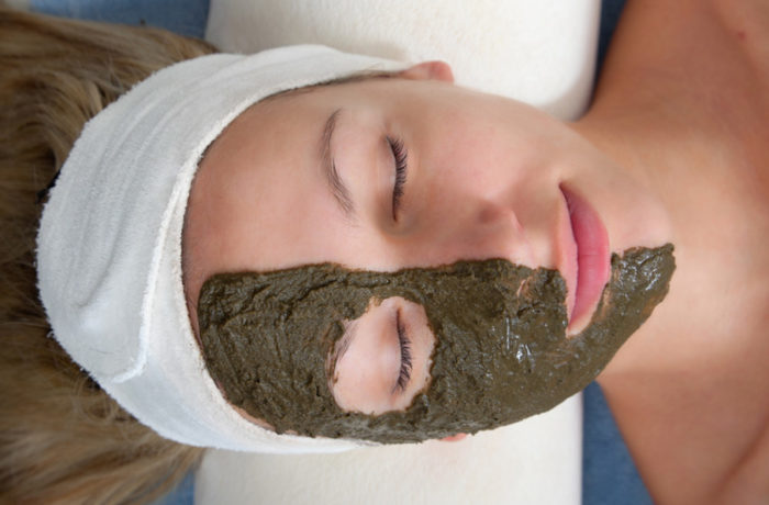 Maschera viso alle alghe riequilibrante